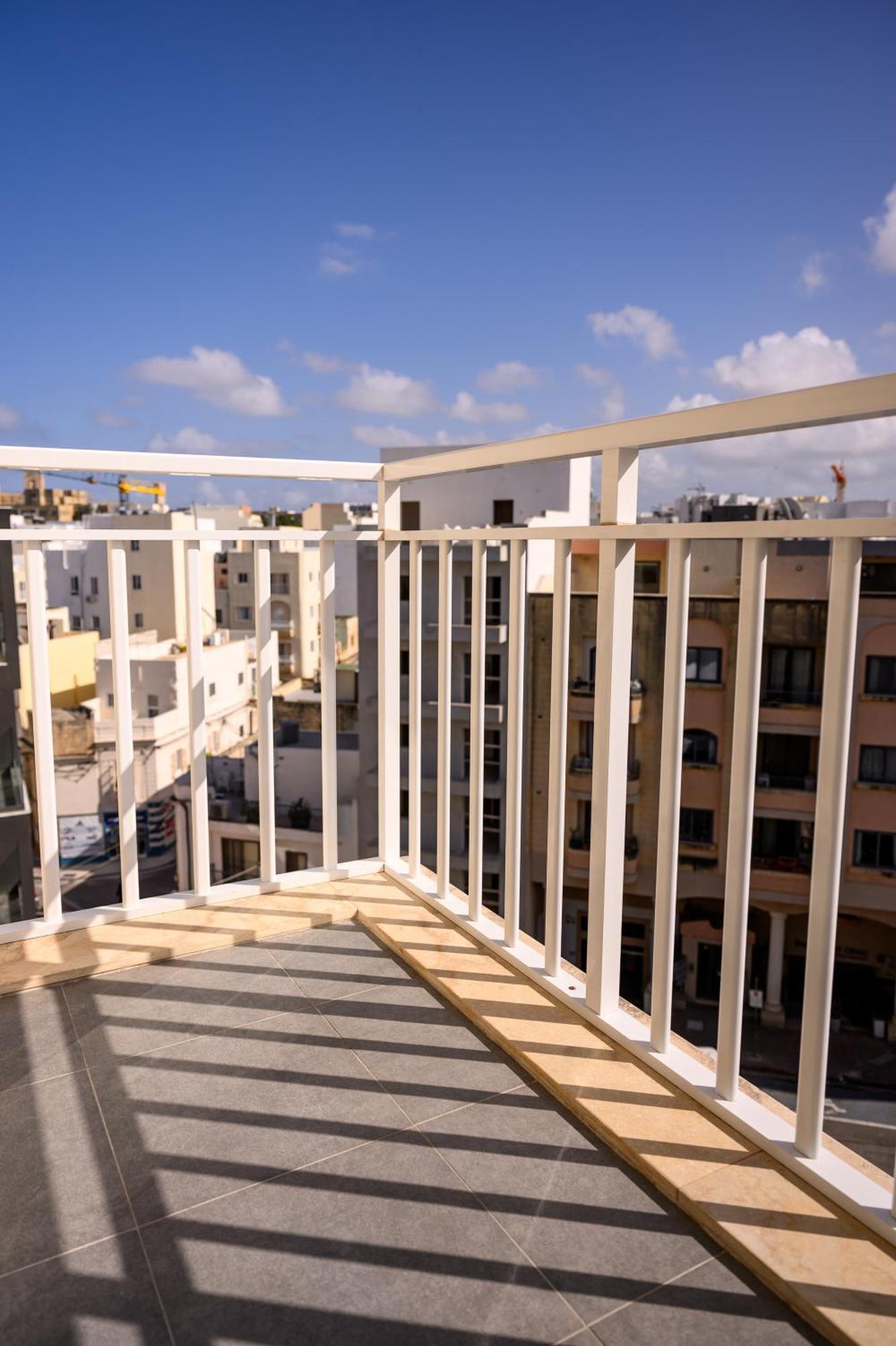 F11 Room 3, Private Room Two Single Beds Shared Bathroom In Shared Flat Msida Ngoại thất bức ảnh