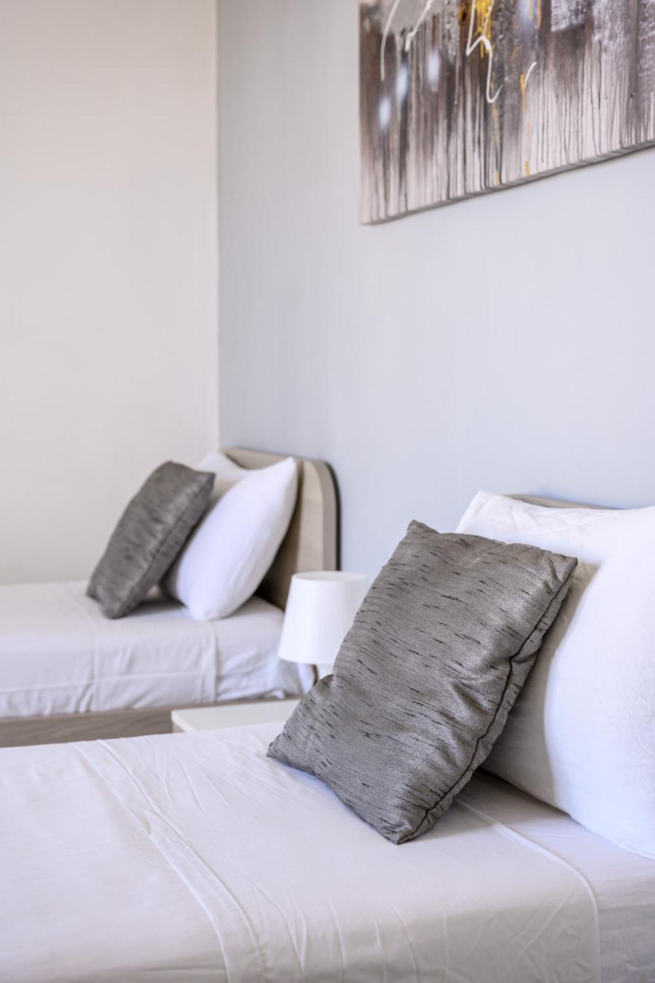 F11 Room 3, Private Room Two Single Beds Shared Bathroom In Shared Flat Msida Ngoại thất bức ảnh